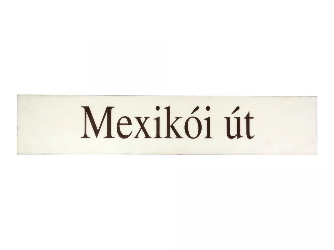 Régi állomásnév-tábla, Mexikói út