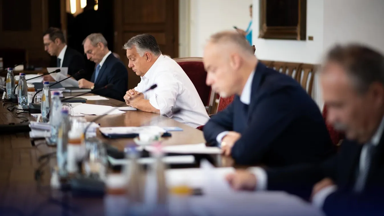 A Facebookról derült ki, mivel indult Orbán Viktor napja