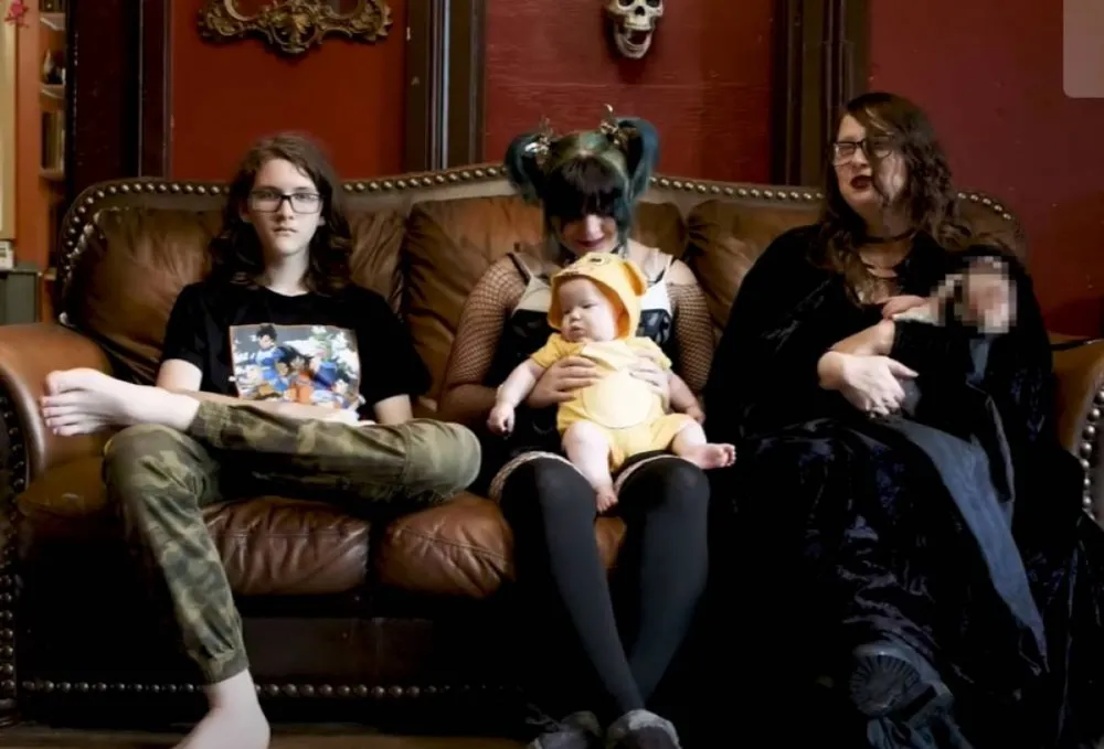 Veronica Merritt, legidősebb lánya, valamint adoptált fia, YouTube, 13 gyerekes anyuka