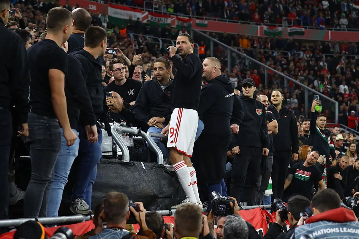 Szalai Ádám búcsúzóul beállt a szurkolók közé