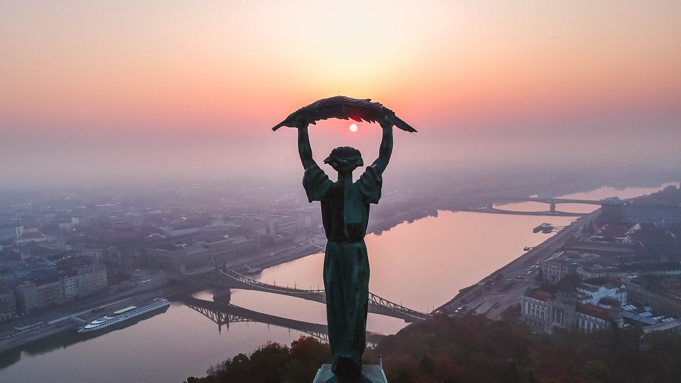 https://cdn.borsonline.hu/2022/09/hD3nVO5NSd_oFaQF_QVbh5CZUz_jOtDqHbgP8wVH8bE/fill/1347/758/no/1/aHR0cHM6Ly9jbXNjZG4uYXBwLmNvbnRlbnQucHJpdmF0ZS9jb250ZW50Lzk4YTk4MmQ2NzdkMjQyZWZhMWQwZmNiOGEzZjU5MGZj.jpg