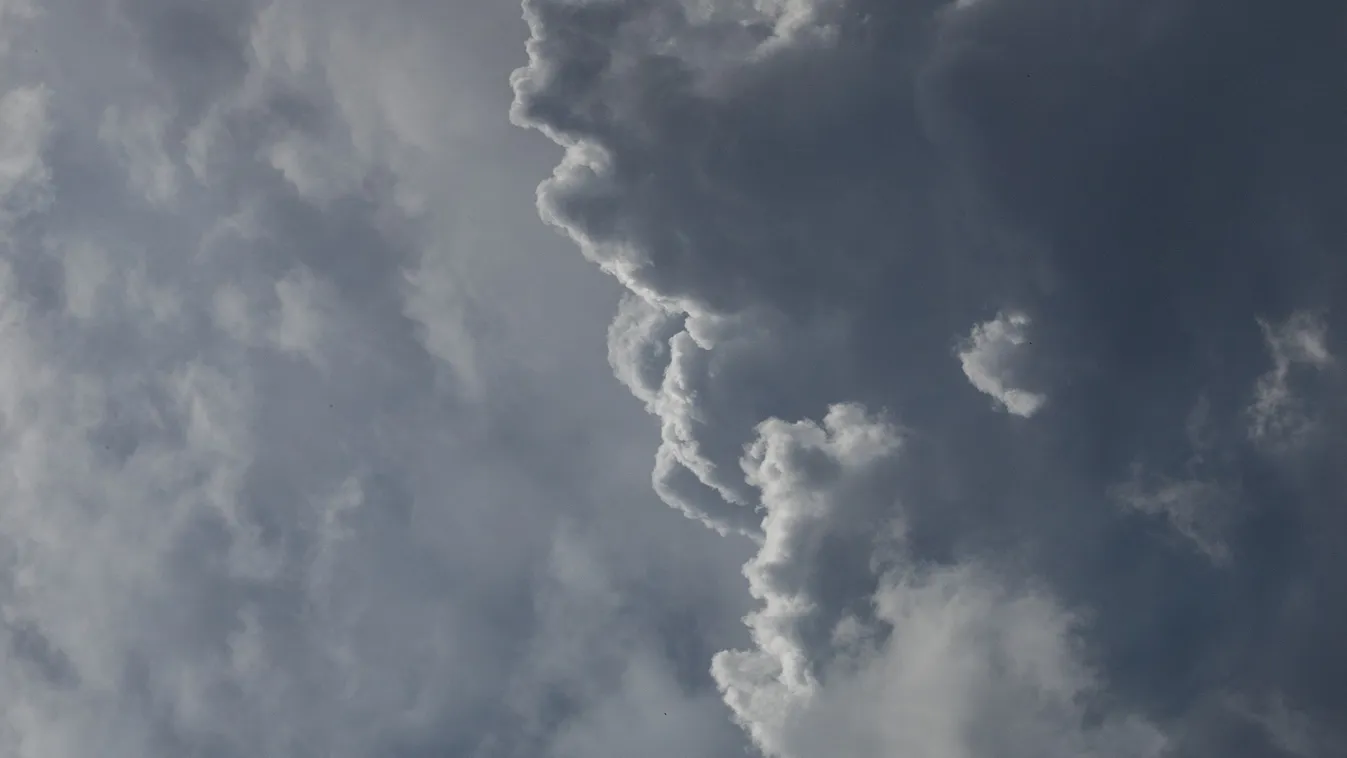Durva, ami perceken belül jön! A fél országra riasztást adtak ki a meteorológusok