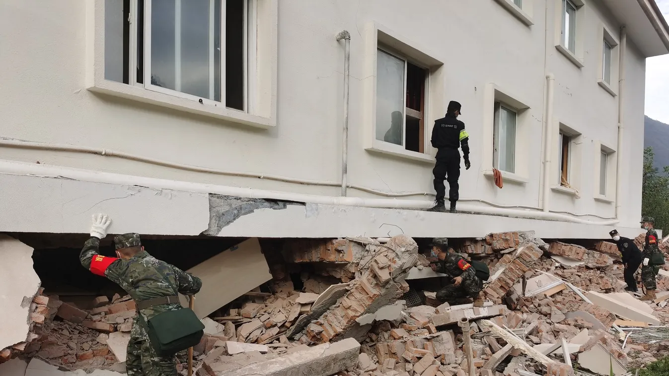 Videó: Erős földrengés rázta meg Kínát