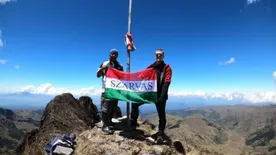Magyar zászló lobogott Ausztrália és Óceánia legmagasabb vulkánjának csúcsán
