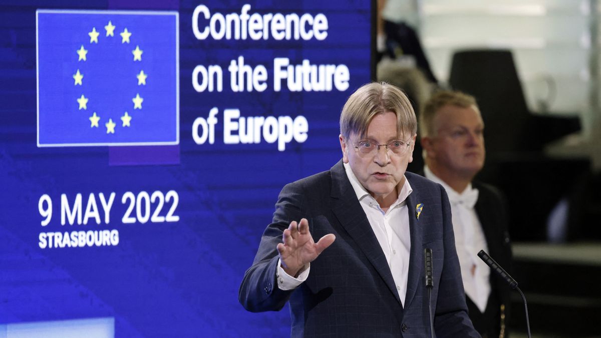 Verhofstadt szerint az európaiaknak is szenvedniük kell a szankciók miatt