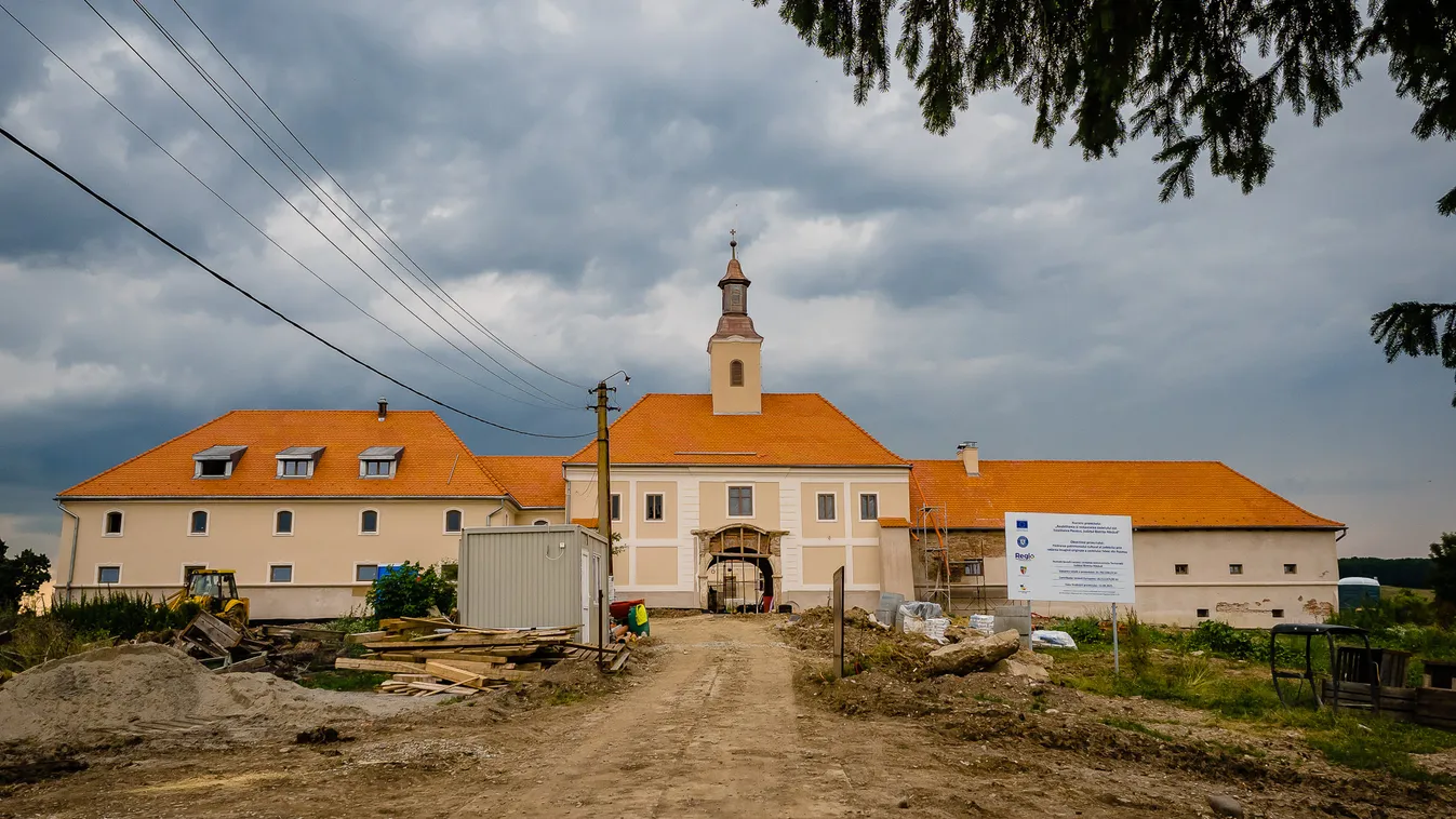Megnyitott a felújított paszmosi Teleki-kastély és fesztivállal ünnepel
