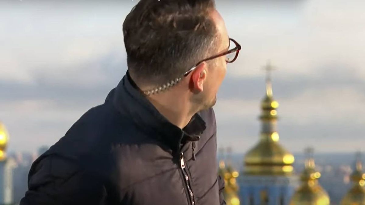 Épp élőzőtt a BBC riportere, amikor becsapódott egy orosz rakéta Kijevbe