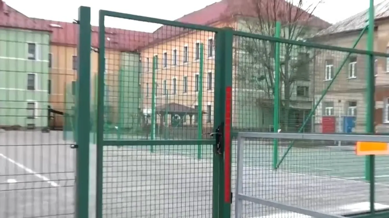 Újabb iskolai dráma, a 9 éves Tibor kizuhant a második emeleti ablakból