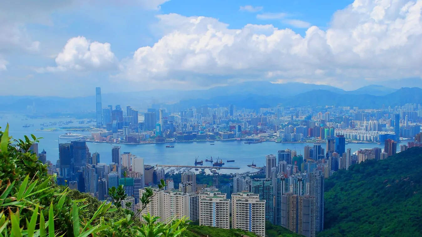 Félmillió ingyen repülőjeggyel állítaná helyre a turizmust Hongkong