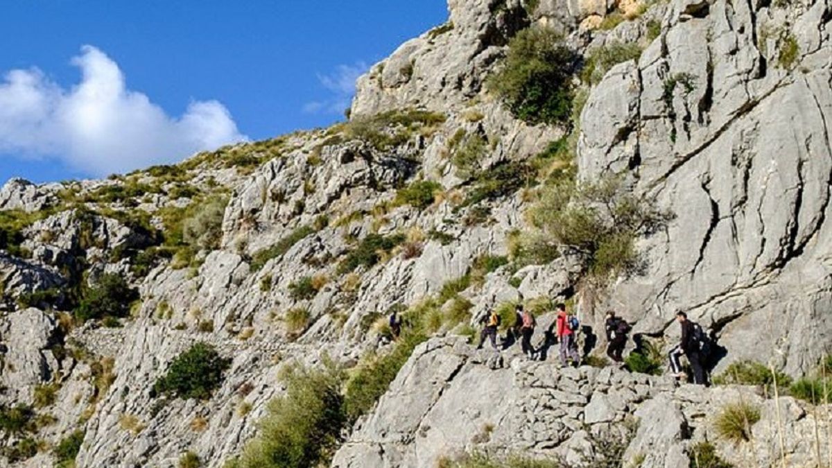 Tragédia történt, a halálba zuhant egy turistacsoport tagja