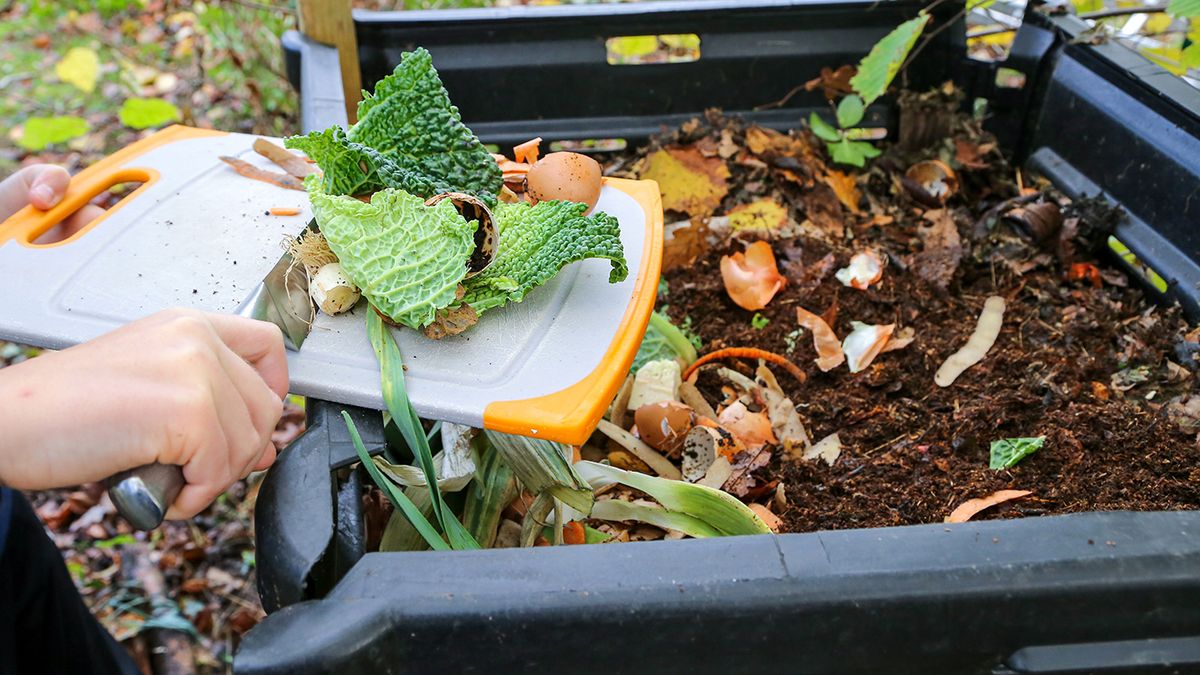 Composter,With,Organic,Waste,On,The,Garden