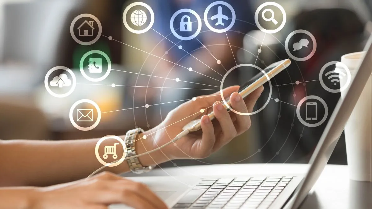 laptop, okostelefon, internet, világháló, telefon, számítógép, Shutterstock illusztráció