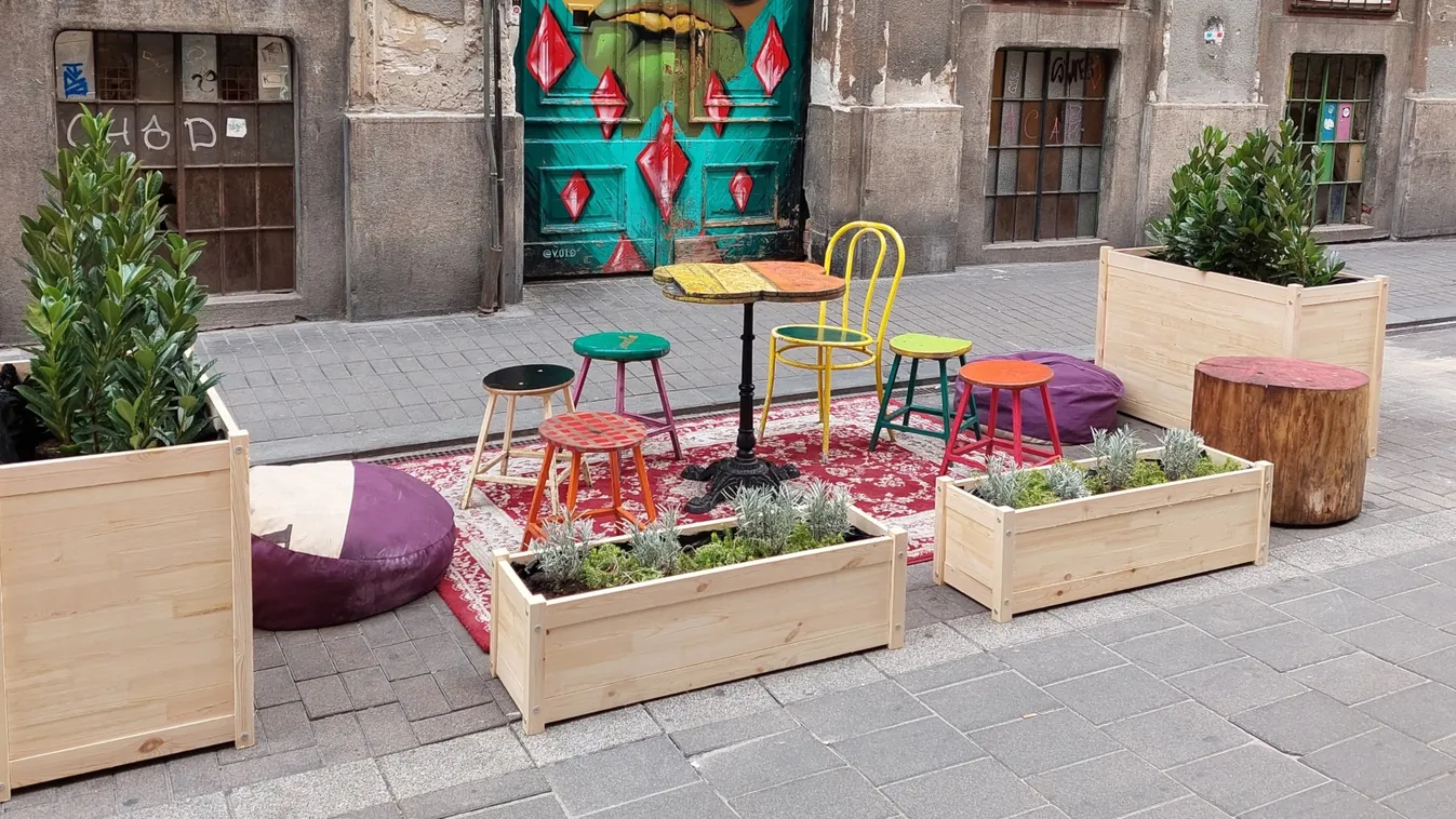 Minikoncertek lepik el a parkolókat Budapest vadonatúj körútján