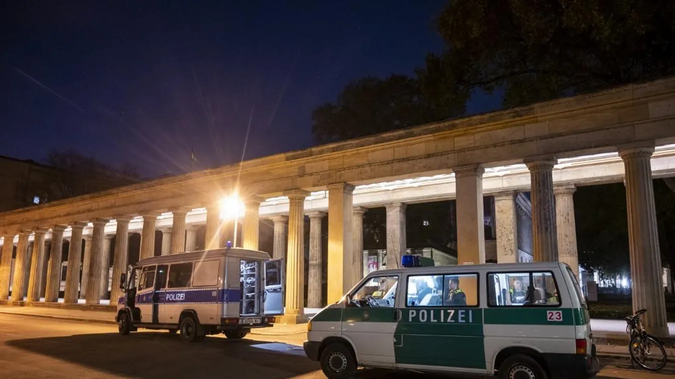 Teljes őrület: művérrel öntötték le a híres festményt egy berlini múzeumban