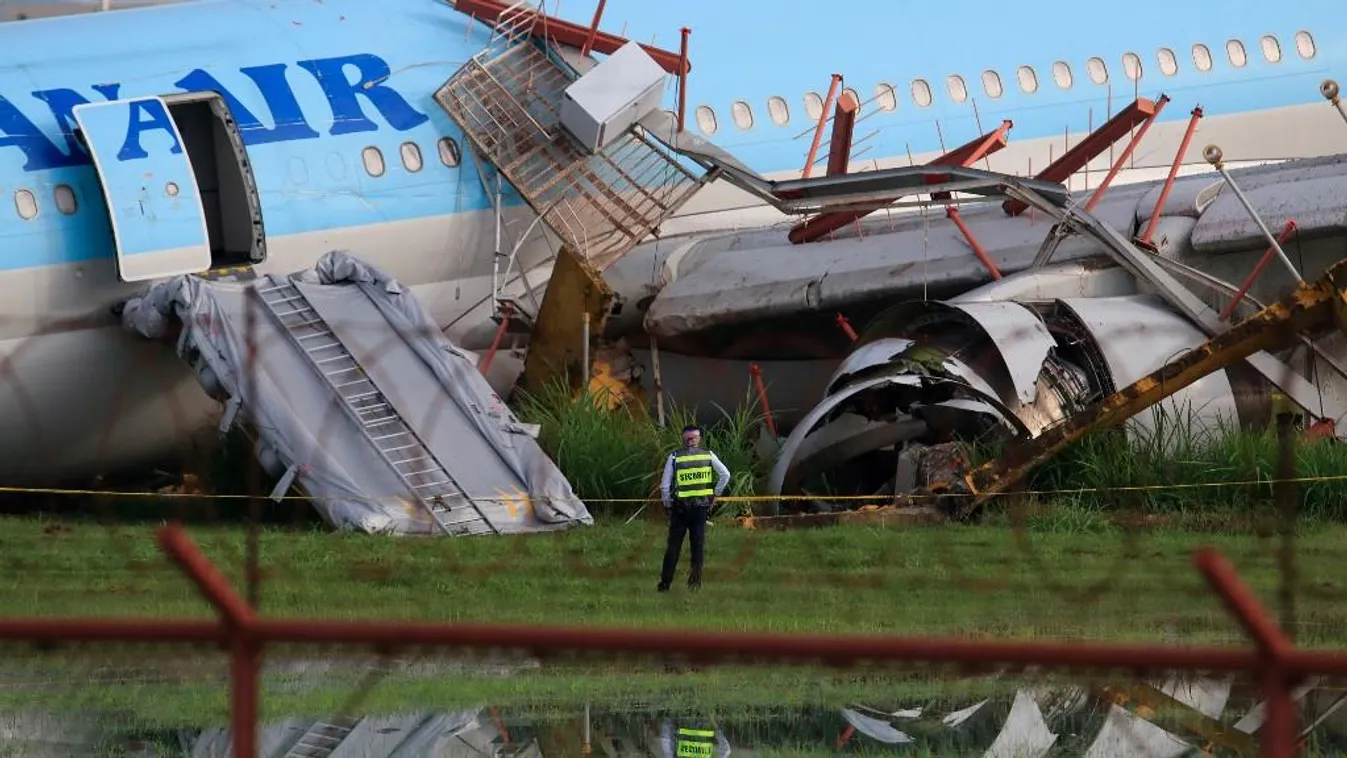 Landoláskor csúnyán összetört a Korean Air repülőgépe
