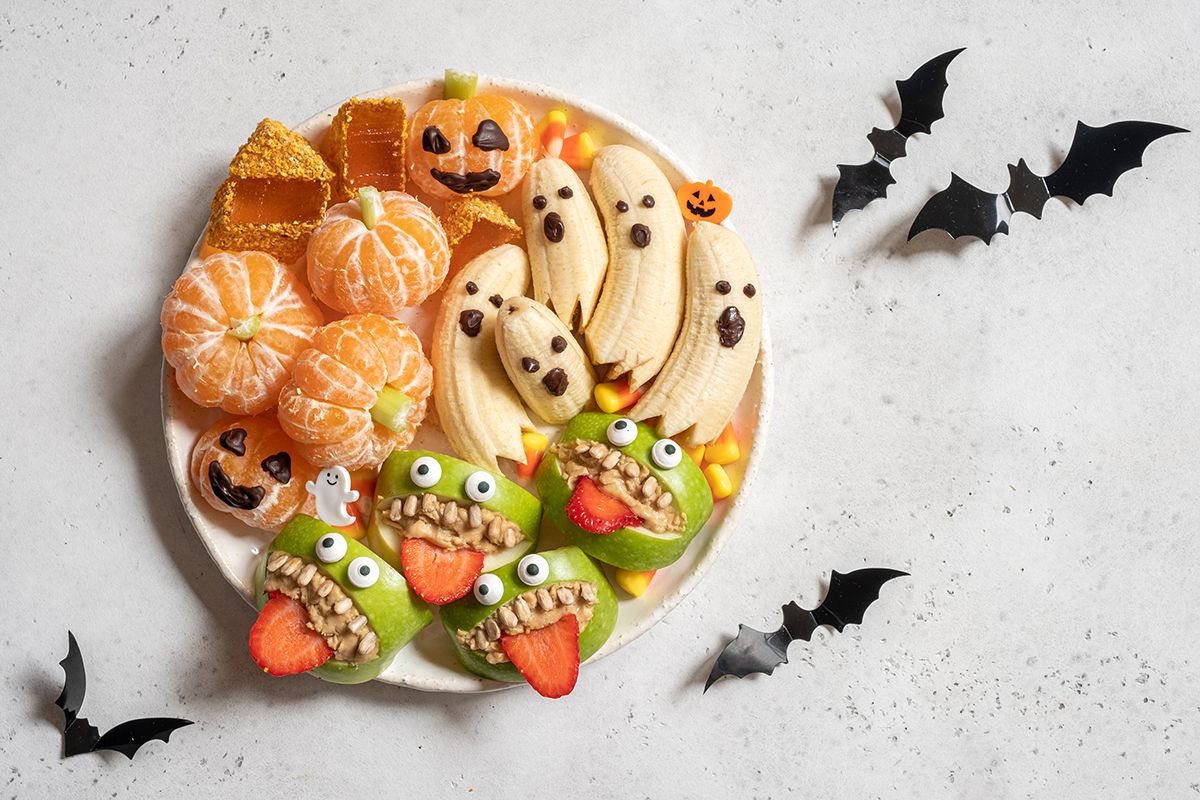 Healthy,Fruit,Halloween,Treats.,Banana,Ghosts,,Clementine,Orange,Pumpkins,And