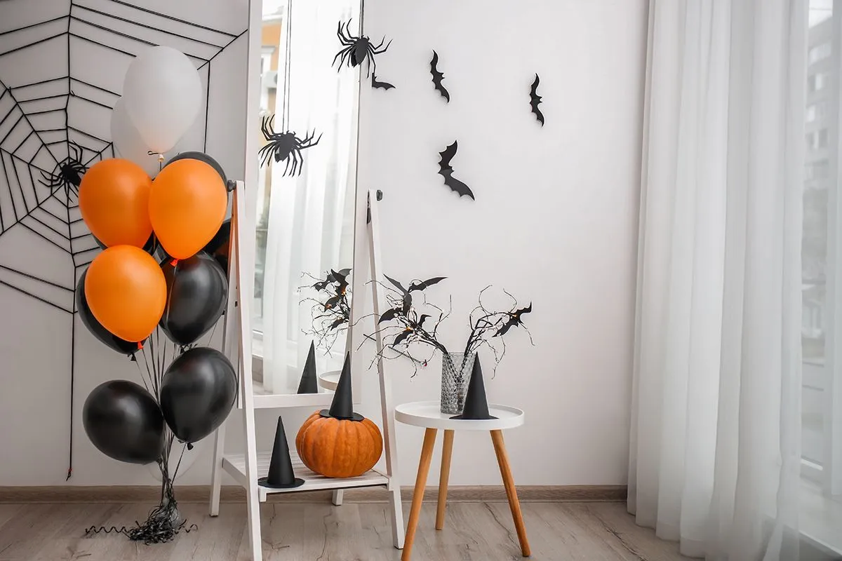 Floor,Mirror,With,Creative,Decor,For,Halloween,Party,Indoors