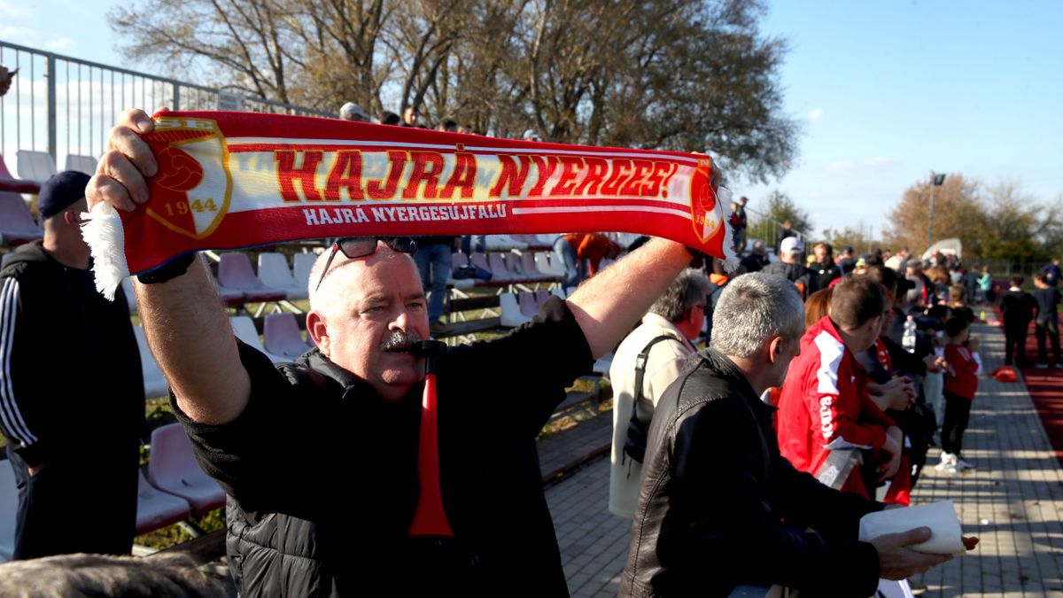 Folyik sör a kocsmában, ünnepel a Fradi-verő falu