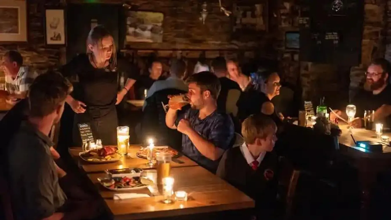 Hangulatos gyertyafénnyel spórol két pub az energiaszámlákon