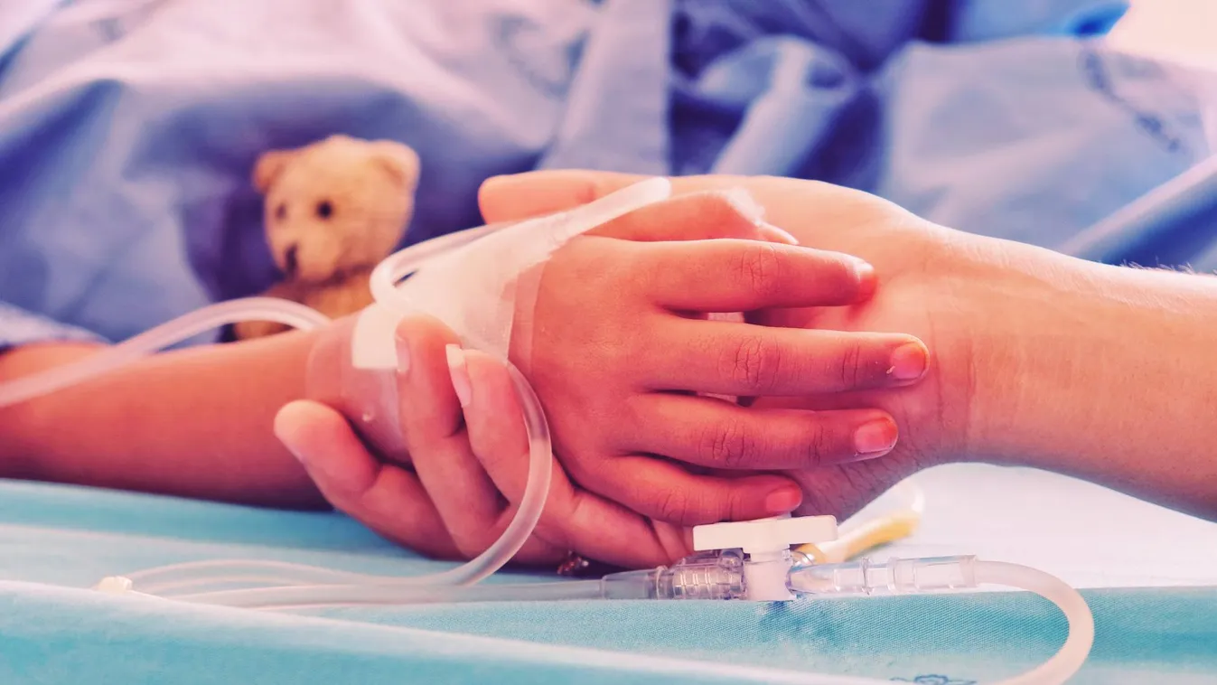 Szívszorító: ritka agydaganattal diagnosztizáltak egy egyéves kislányt, egyetlen esélye van az életre