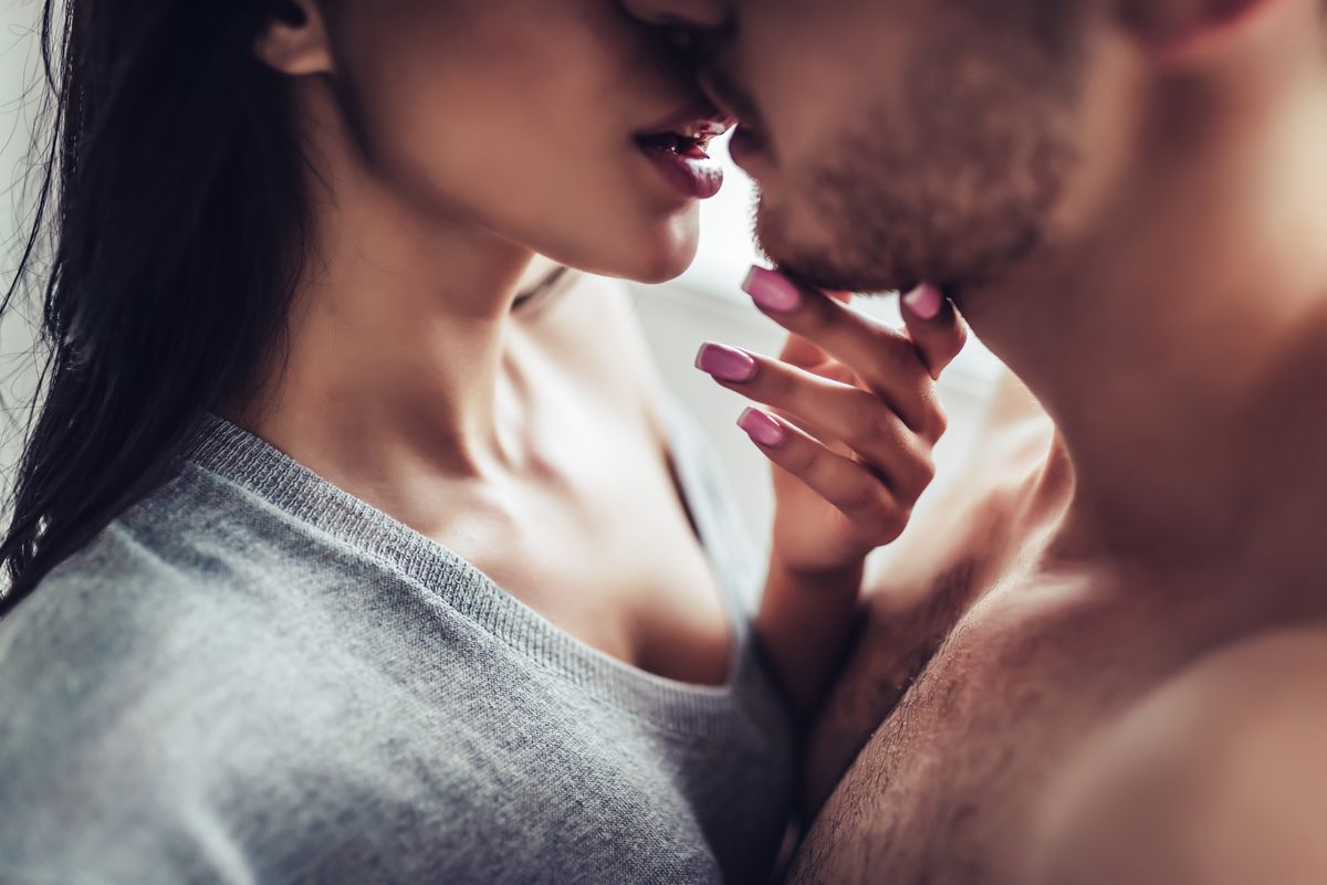 csók, szex, kapcsolat, szerelem, illusztráció Shutterstock