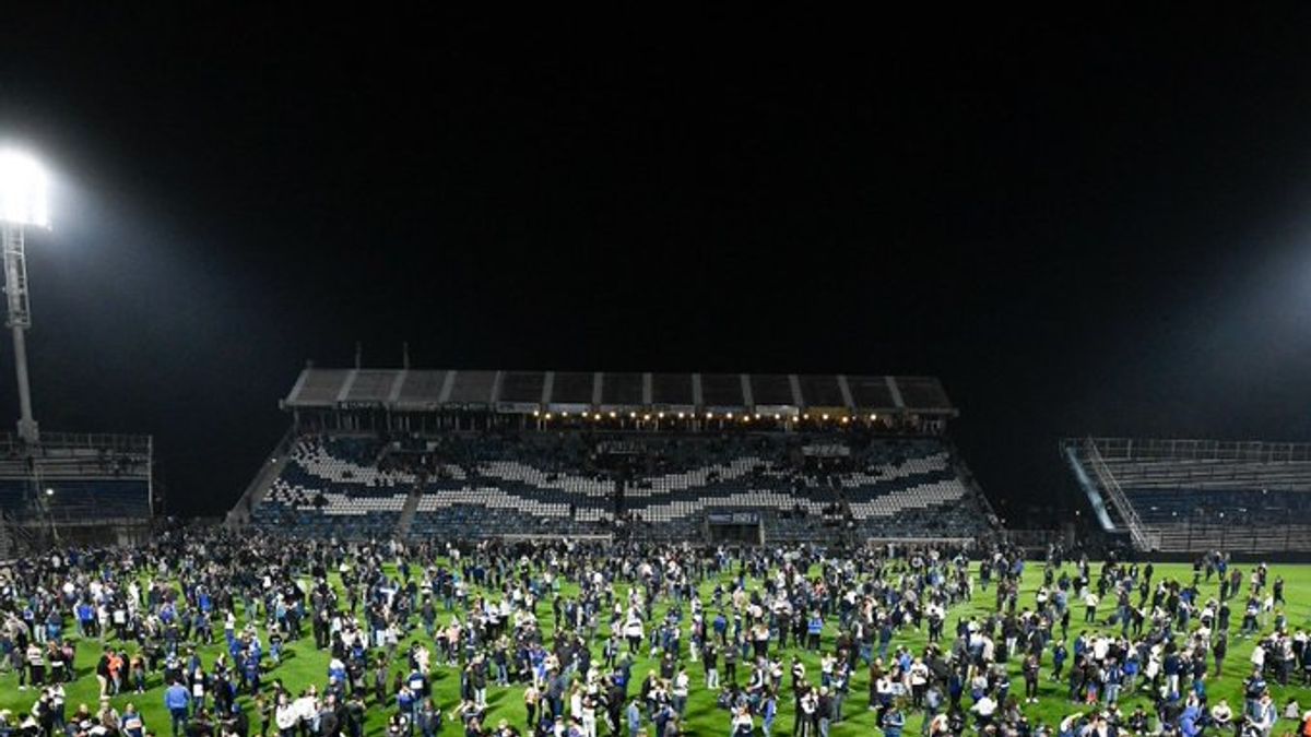 Brutális balhé a stadionban, egy szurkoló szörnyethalt