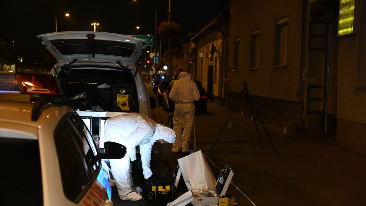 Sokkoló helyszíni fotók: Gyerekei szeme láttára szurkálta össze volt feleségét a soroksári férfi