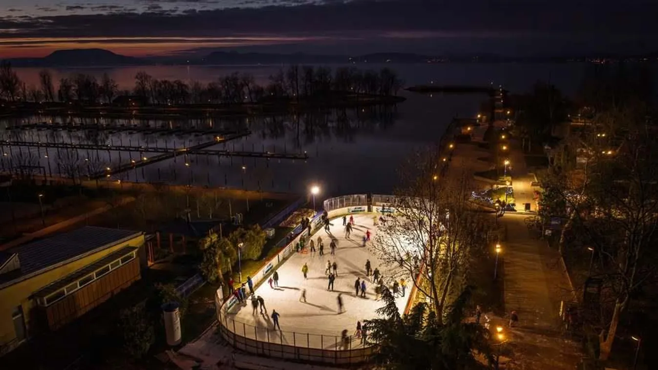 Videó: Hamarosan nyit a Balaton legszebb fekvésű jégpályája