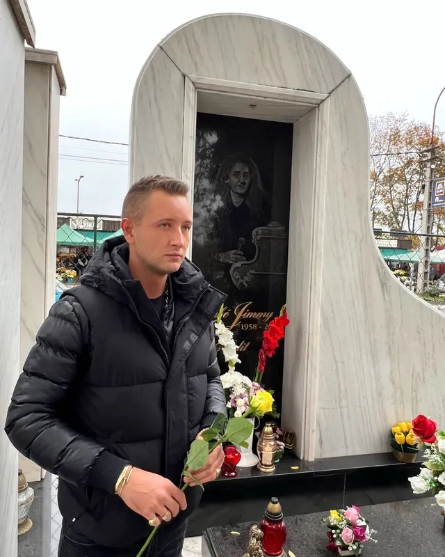 Peter Srámek Jimmy sírjánál, Fotó: Reflektoronline