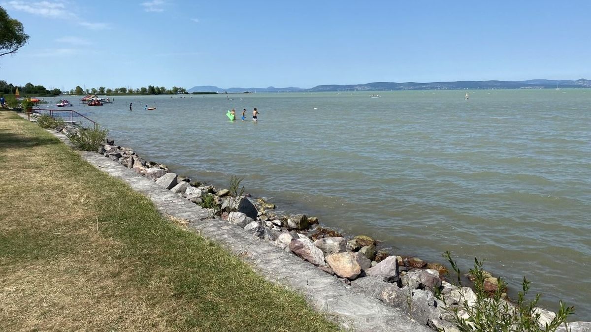 Különleges jelenséget kaptak lencsevégre a Balatonnál - fotók