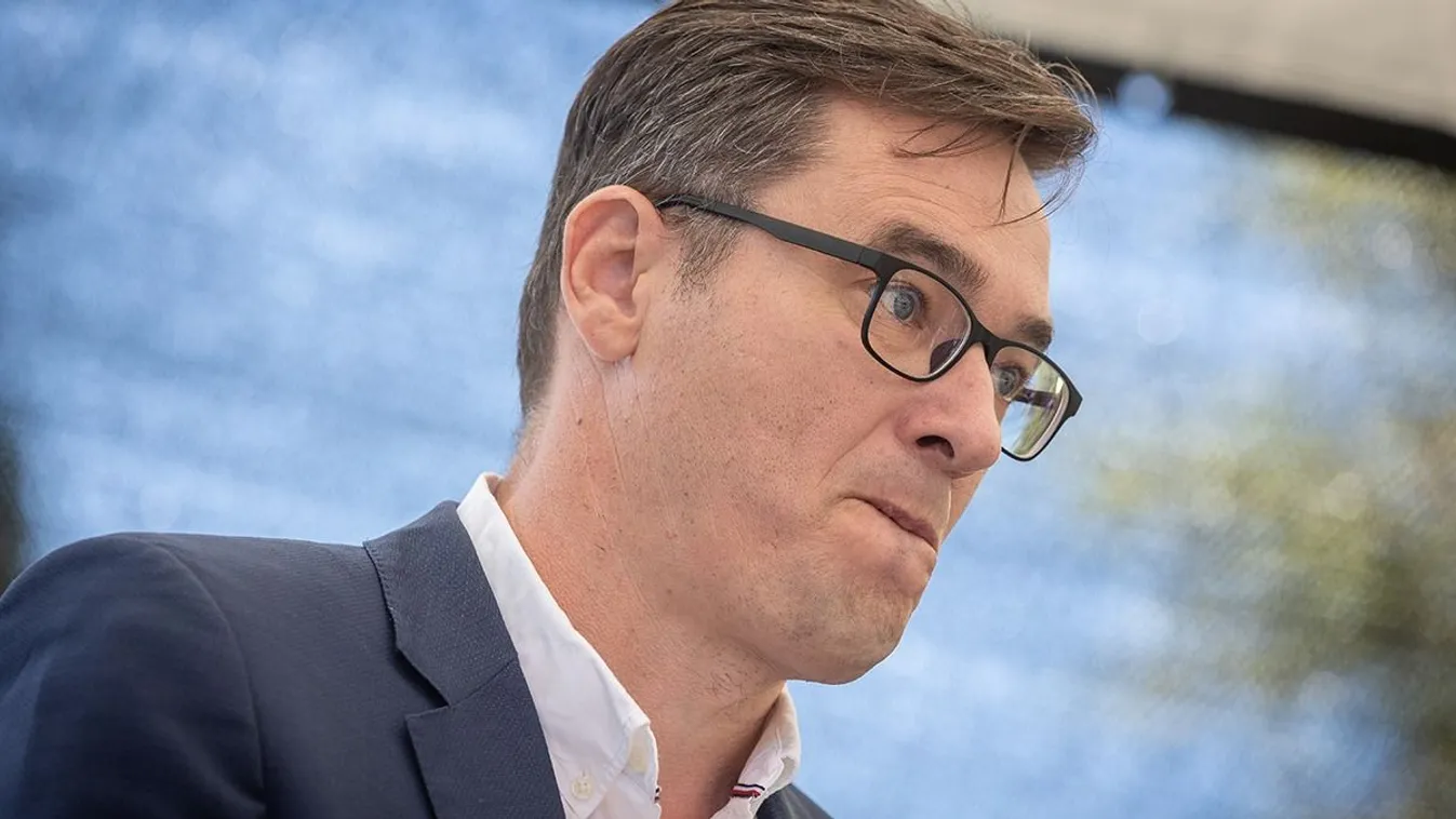 Videón Karácsony Gergely szerencsétlenkedése - még ő is érezte, mennyire kínos