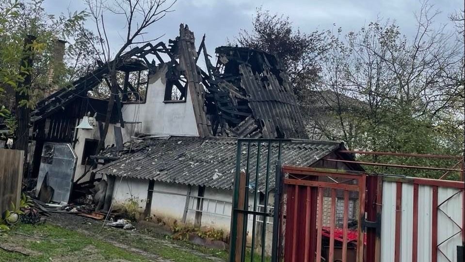 Fotó: Maglódi info - A művész leégett háza