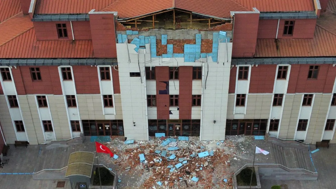 Erős földrengés rázta meg Törökországot, több mint ötvenen megsérültek