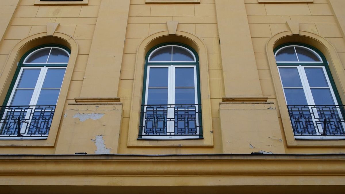 Friss hírek érkeztek a budapesti iskola ablakából mélybe zuhant diáklányról - megszólalt a rendőrség