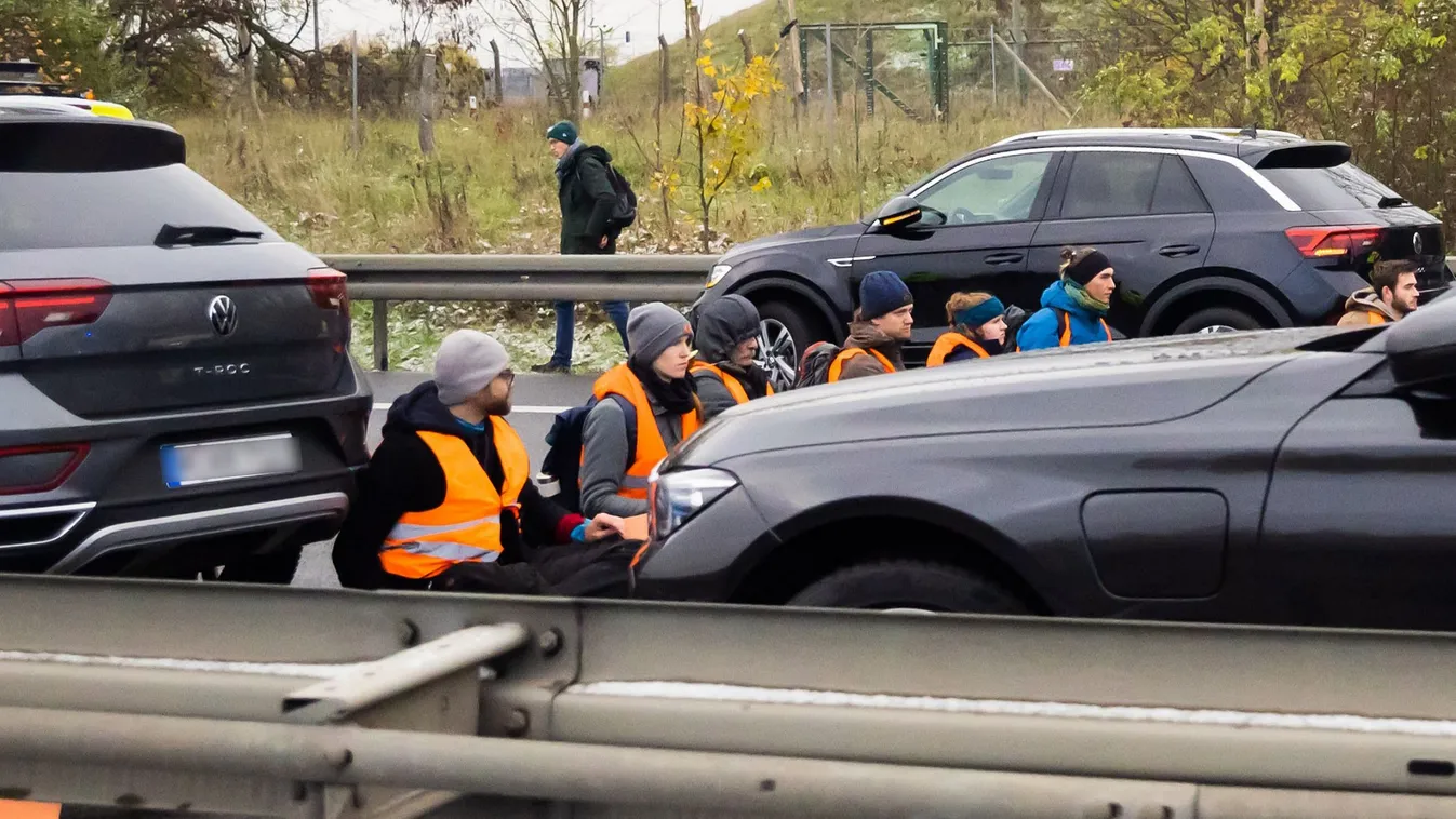Egy hamburgi koncertet és a berlini repülőtér működését zavarták meg klímaaktivisták