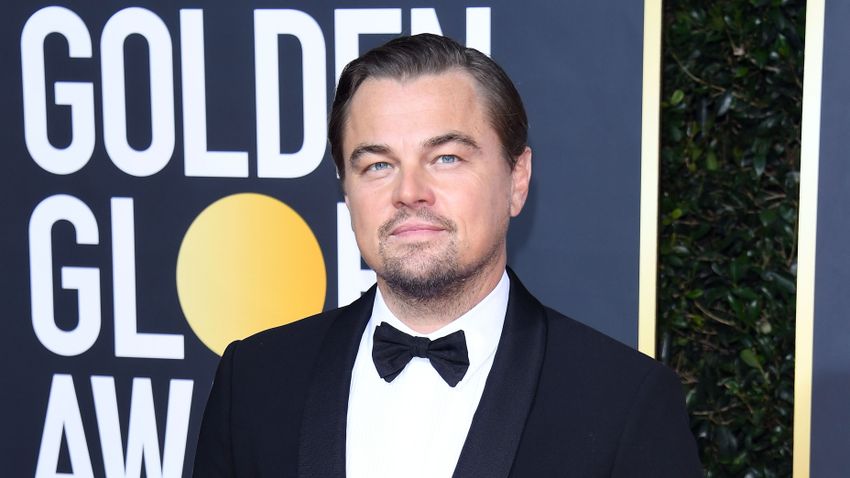 Szőke bombázót csábított el Leonardo DiCaprio – fotók | BorsOnline