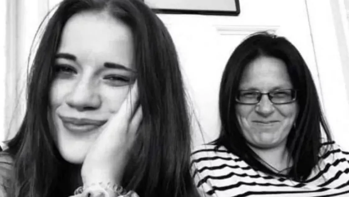 Leanne Hattersley (jobbra), GoFundMe