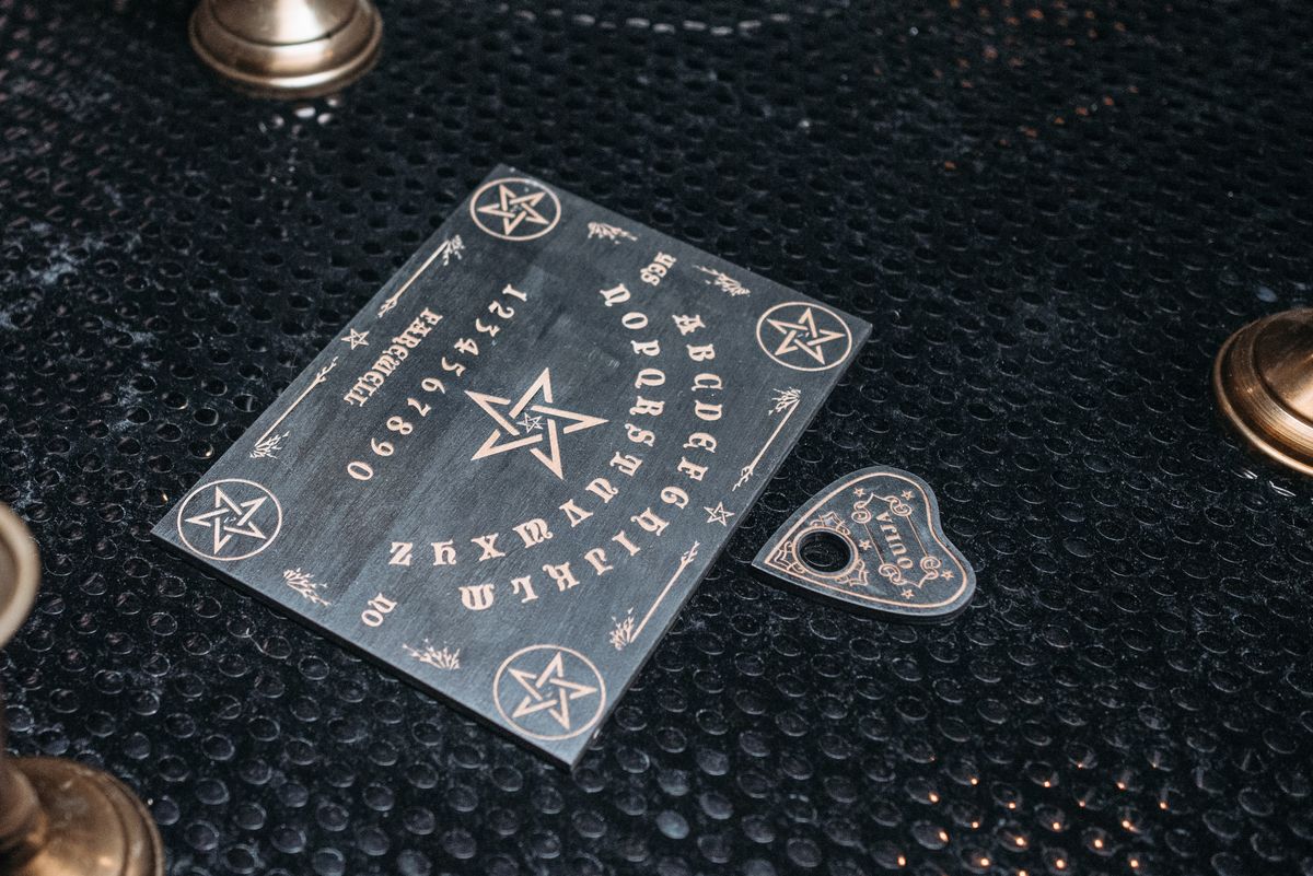 Ouija-tábla okozhatta a 11 diák bizarr rosszullétét, hányását, elájulását