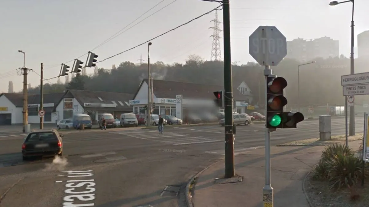 Dunaújváros, kereszteződés, Google Maps