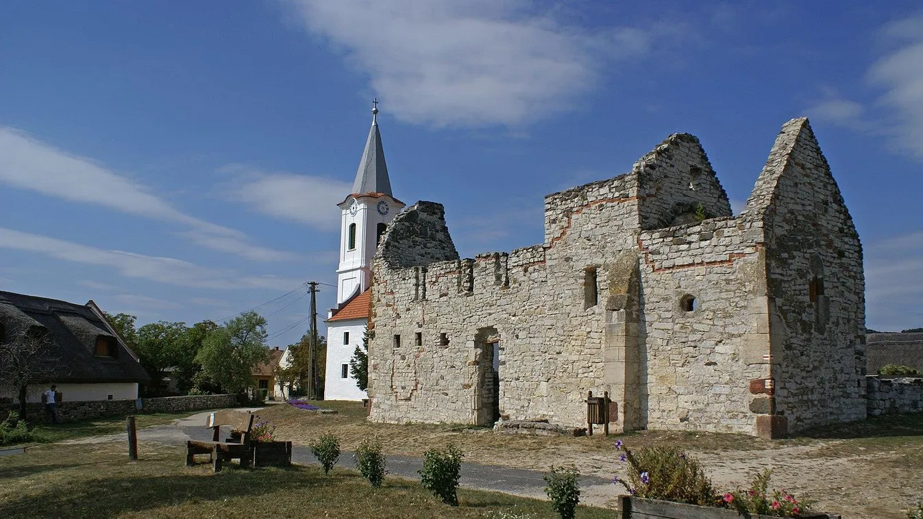 Templomromok a Balatonnál, amik ősszel is megérnek egy túrát