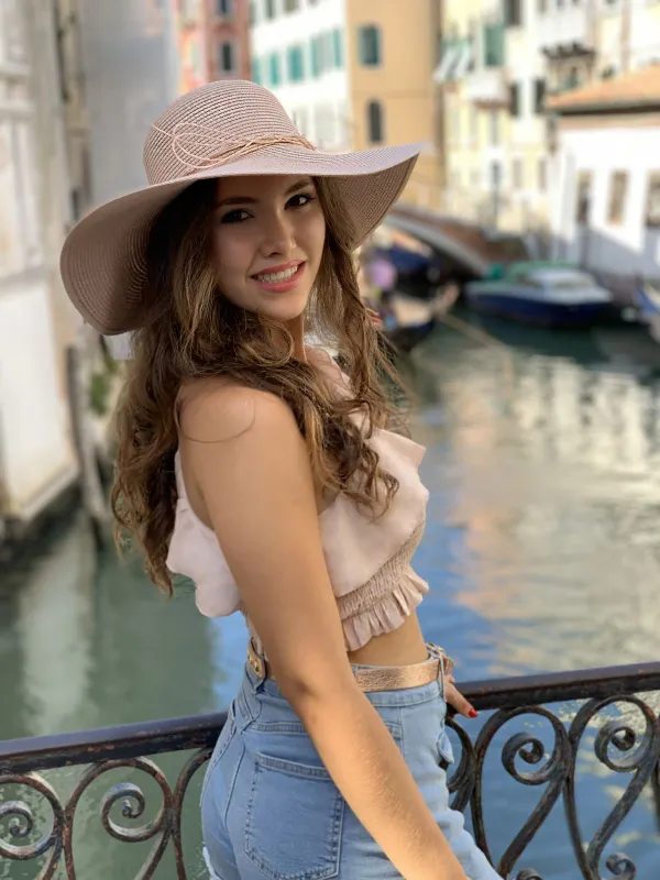 Kóbor Léna