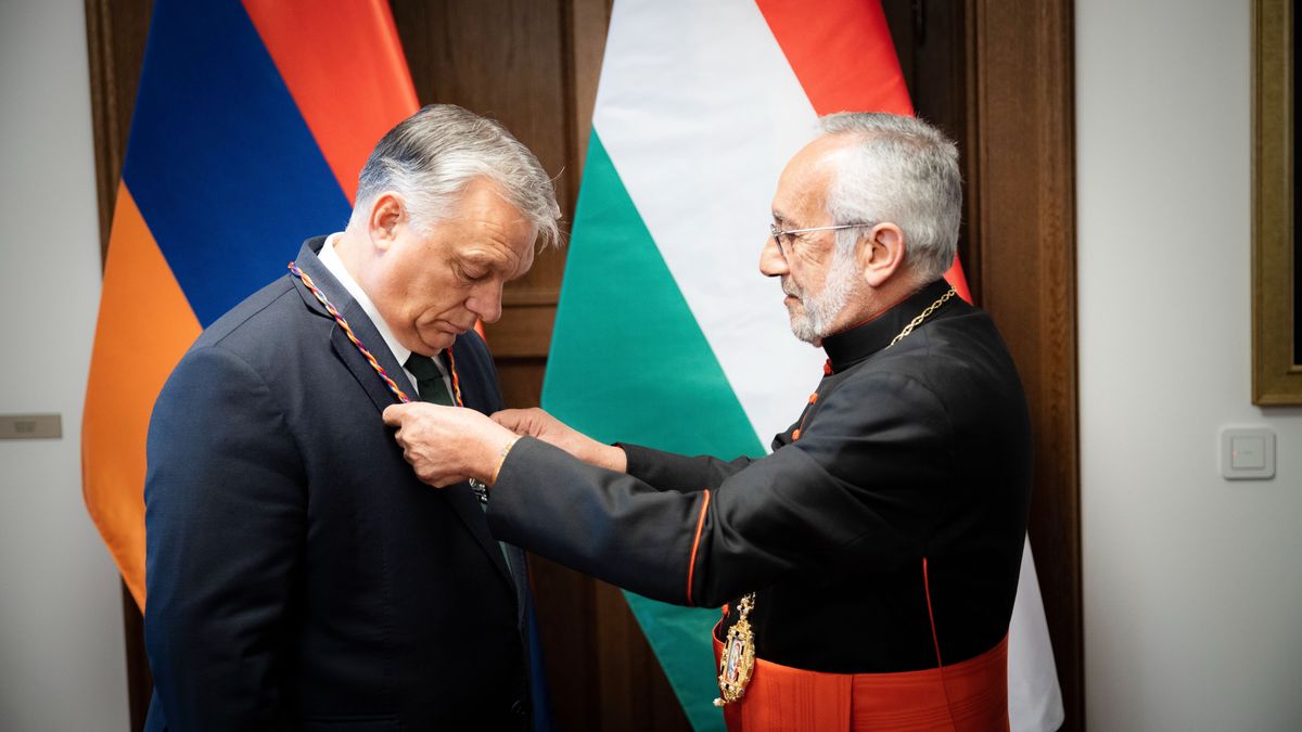 Az örmény katolikus egyház vezetője kitüntette Orbán Viktort