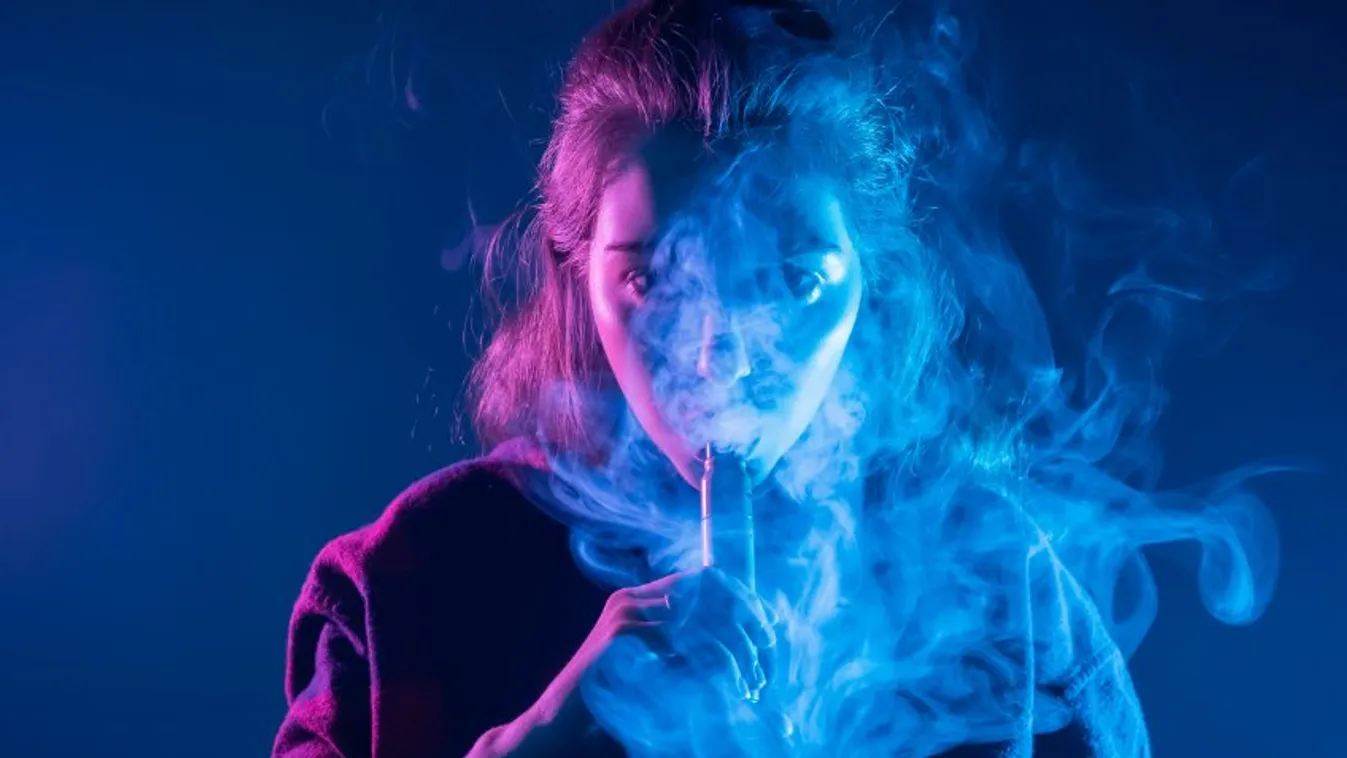 Miért kevernek az emberek a cigarettájukba levendulát, borsmentát és rózsaszirmot?