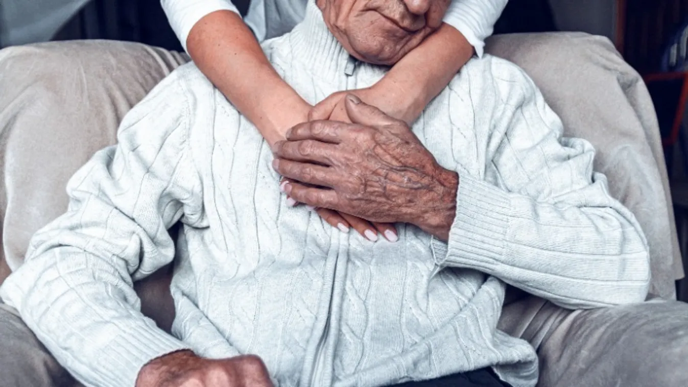 Távolról is tudnak segíteni a pécsi orvosok a Parkinson-kóros betegeknek