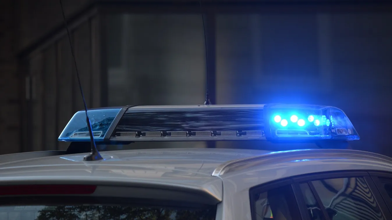 Hatalmas erőkkel vonultak ki a rendőrök: „veszélyes anyagokkal” borított holttestet találtak az utcán