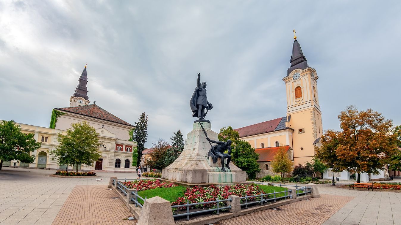 https://cdn.borsonline.hu/2022/11/vrTiNTi2wVqirhZXHQiM_OXe_TNrrTs-UcsttV2kalg/fill/1347/758/no/1/aHR0cHM6Ly9jbXNjZG4uYXBwLmNvbnRlbnQucHJpdmF0ZS9jb250ZW50LzQ1NWUzMTdiNTM1MzRlNzY5Y2M0ODU4MmU2M2IxNDg0.jpg