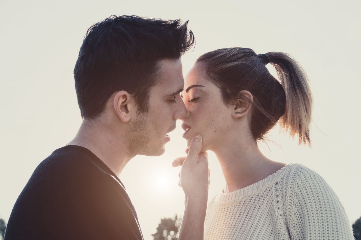csók, csókolózás, megcsókol, Shutterstock illusztráció