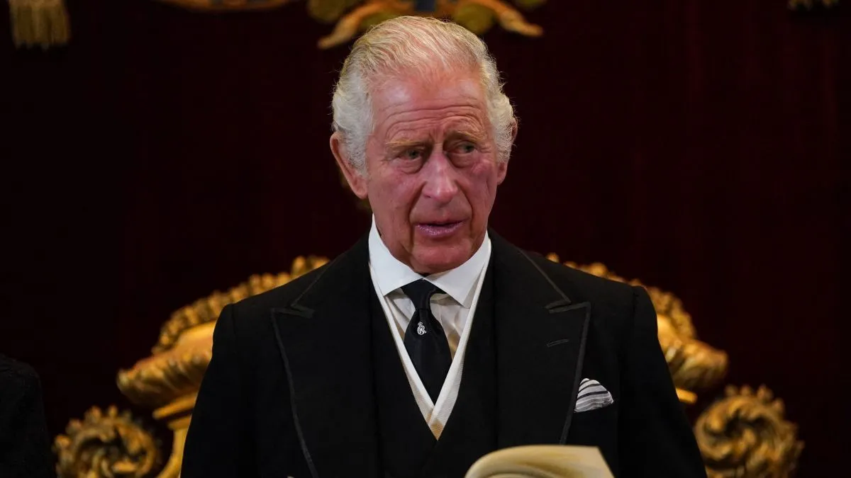 III. Károly király beszédet mond