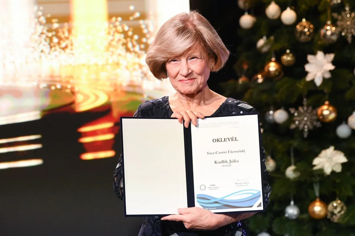 KUDLIK Júlia