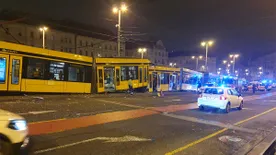 Horrorbaleset a Borároson: Súlyos koponyasérüléssel vitték el a villamosvezetőt